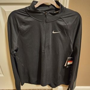 Nike Women’s UV 1/2 zippered Pullover size large